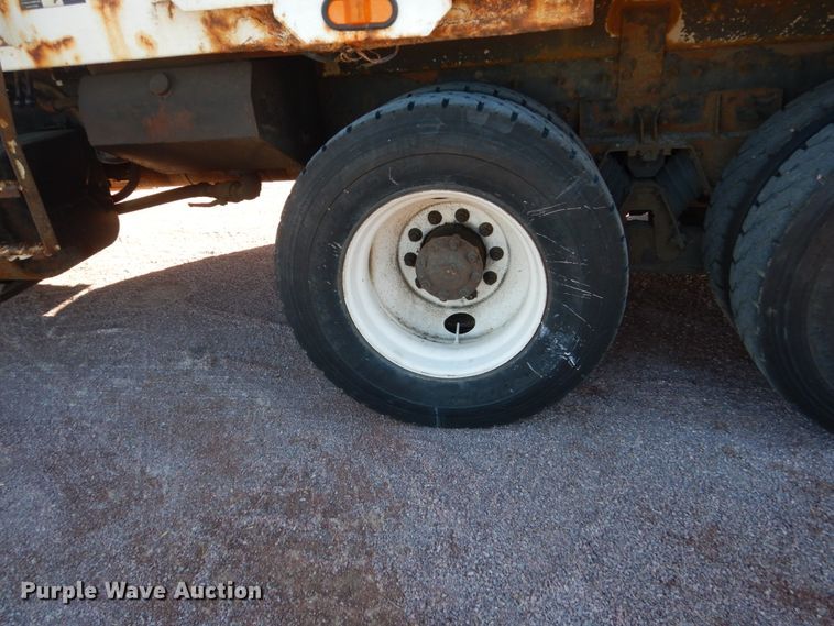 image for item HS9448 2005 International 7400  refuse truck