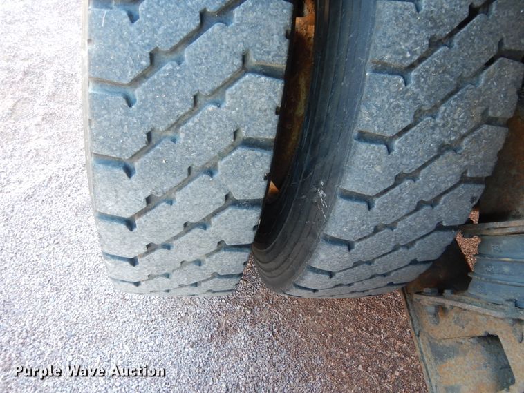 image for item HS9448 2005 International 7400  refuse truck