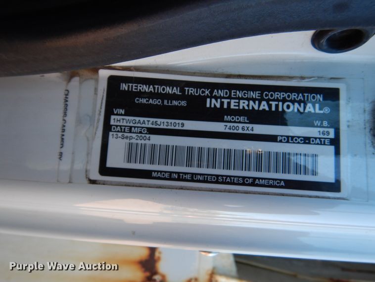 image for item HS9448 2005 International 7400  refuse truck