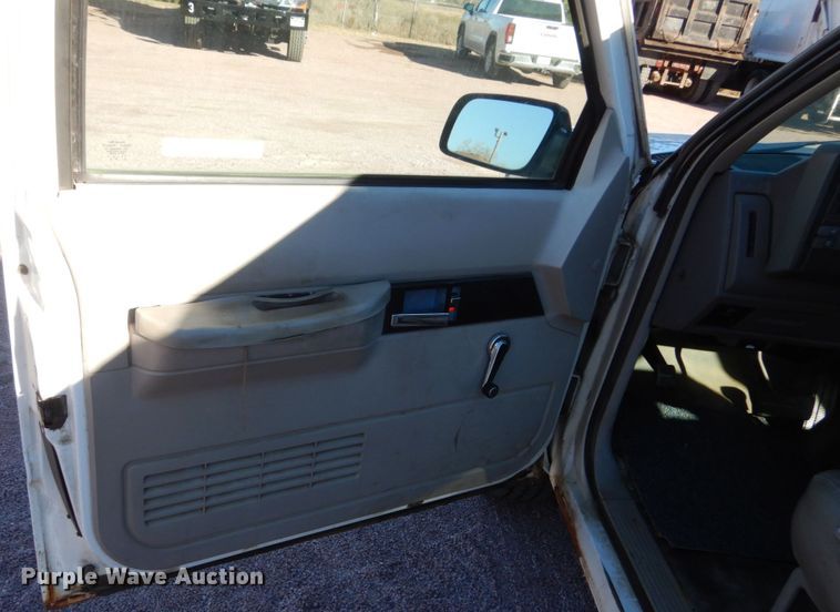 image for item HS9449 1994 GMC Suburban 1500  SUV