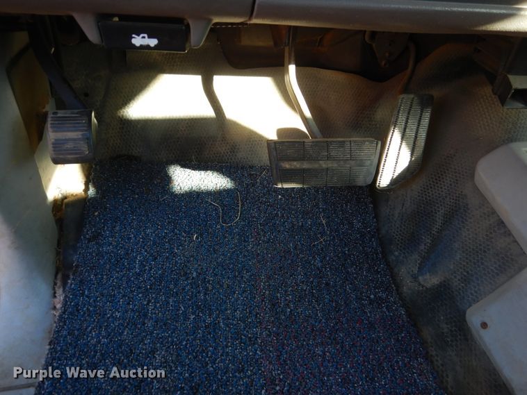 image for item HS9449 1994 GMC Suburban 1500  SUV