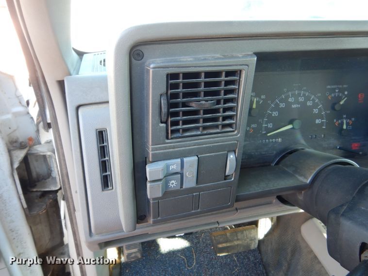 image for item HS9449 1994 GMC Suburban 1500  SUV