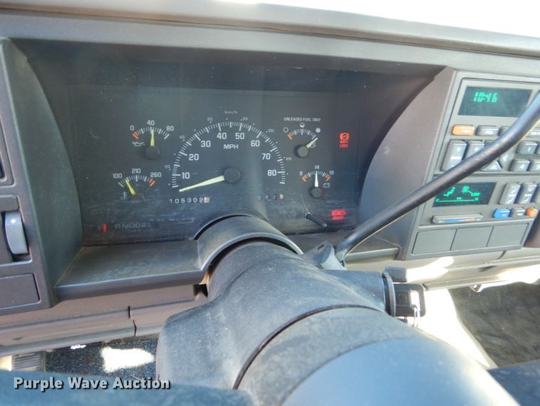 image for item HS9449 1994 GMC Suburban 1500  SUV