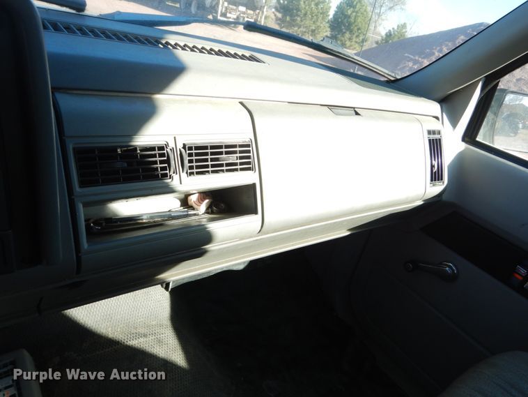 image for item HS9449 1994 GMC Suburban 1500  SUV