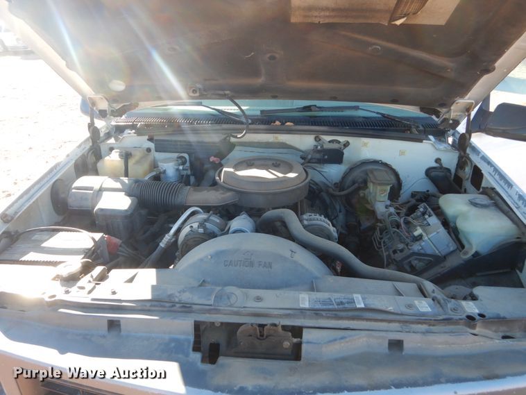 image for item HS9449 1994 GMC Suburban 1500  SUV