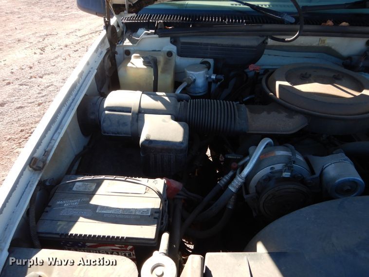 image for item HS9449 1994 GMC Suburban 1500  SUV