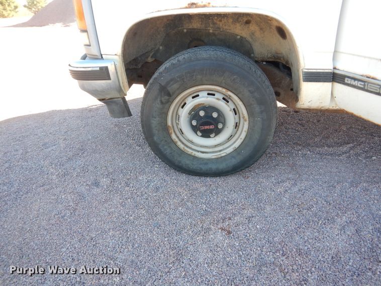 image for item HS9449 1994 GMC Suburban 1500  SUV