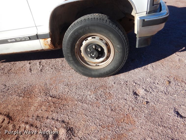 image for item HS9449 1994 GMC Suburban 1500  SUV