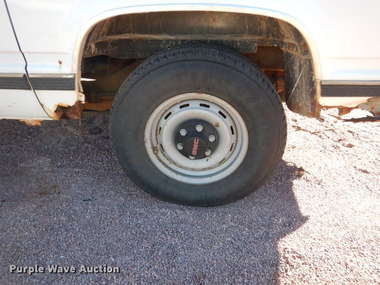 image for item HS9449 1994 GMC Suburban 1500  SUV