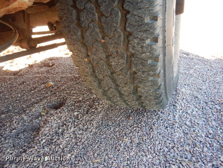 image for item HS9449 1994 GMC Suburban 1500  SUV