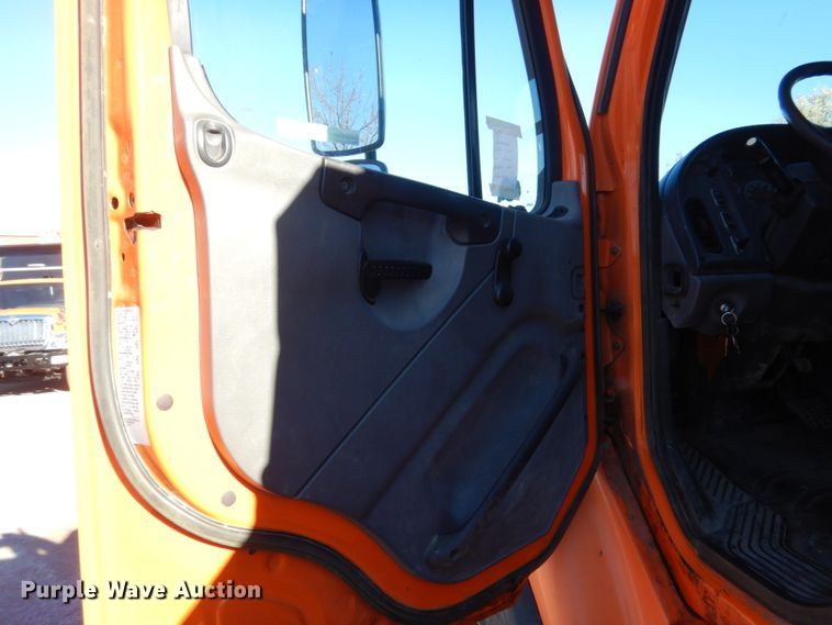 image for item HS9451 2008 Freightliner Business Class M2  dump truck