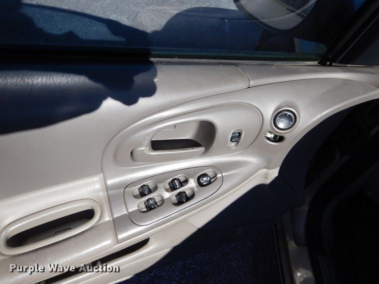 image for item HS9453 2004 Dodge Intrepid