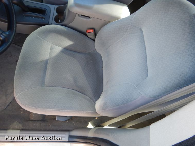 image for item HS9453 2004 Dodge Intrepid