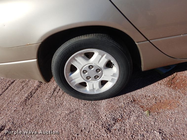 image for item HS9453 2004 Dodge Intrepid