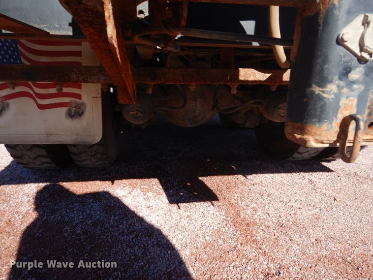 image for item HS9457 2003 International 7400  tank truck