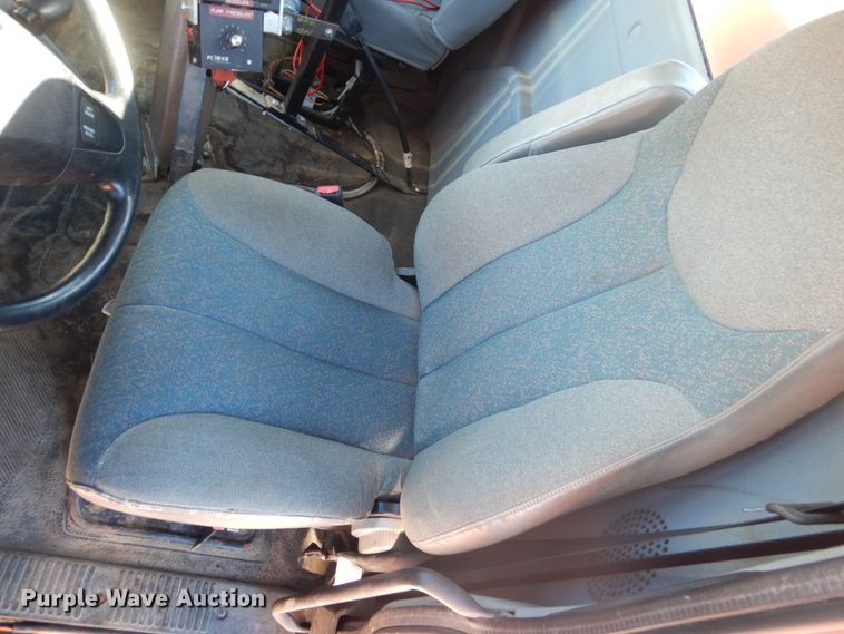 image for item HS9457 2003 International 7400  tank truck