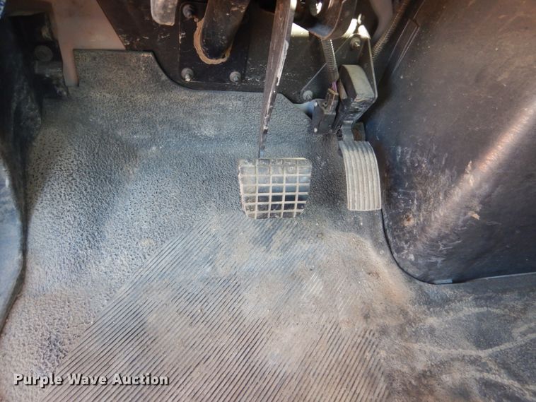 image for item HS9457 2003 International 7400  tank truck