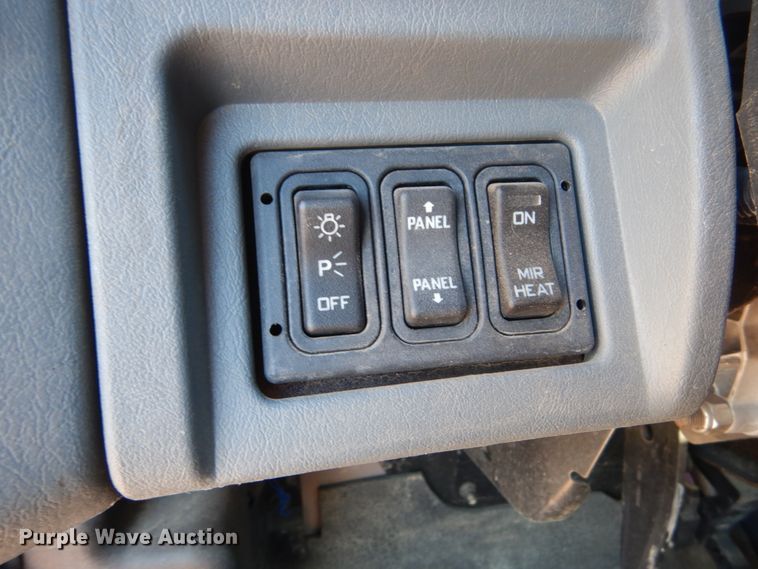 image for item HS9457 2003 International 7400  tank truck