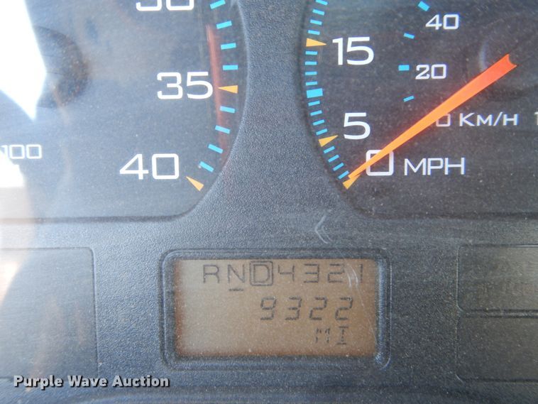 image for item HS9457 2003 International 7400  tank truck