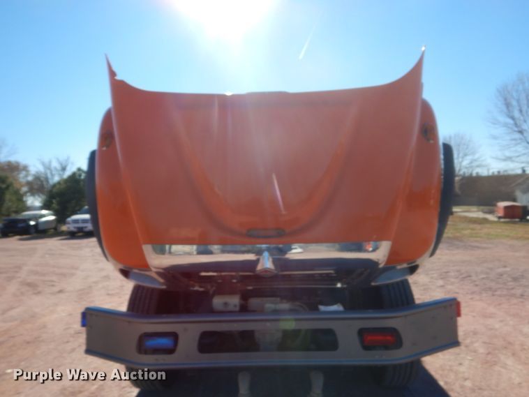 image for item HS9457 2003 International 7400  tank truck