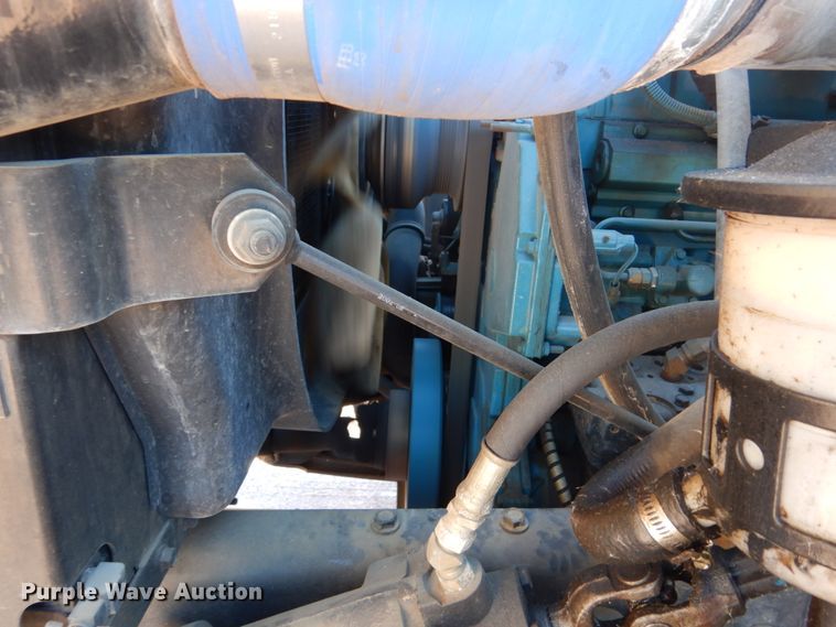 image for item HS9457 2003 International 7400  tank truck