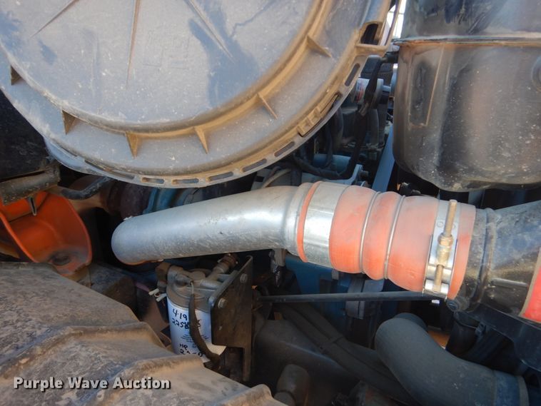 image for item HS9457 2003 International 7400  tank truck