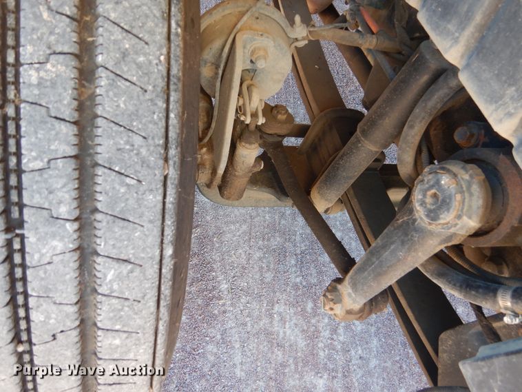 image for item HS9457 2003 International 7400  tank truck