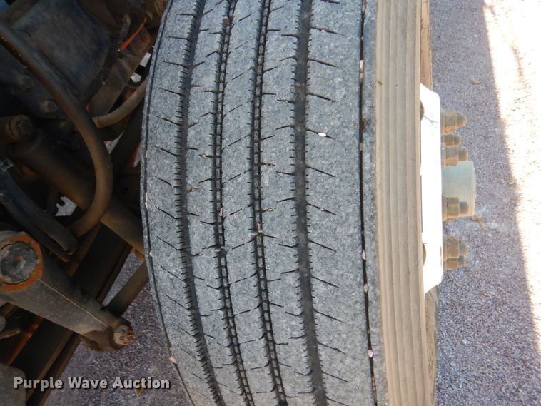 image for item HS9457 2003 International 7400  tank truck