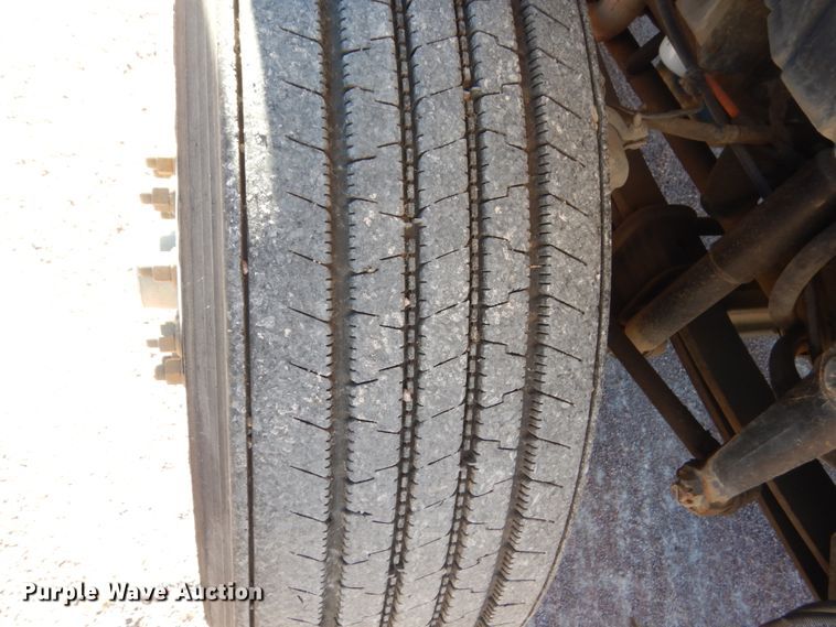 image for item HS9457 2003 International 7400  tank truck