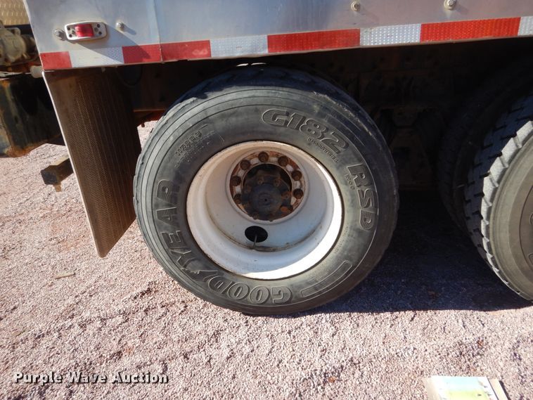 image for item HS9457 2003 International 7400  tank truck