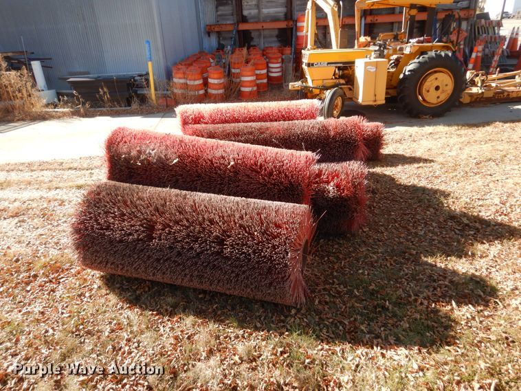 image for item HS9464 (9) 66"W brooms