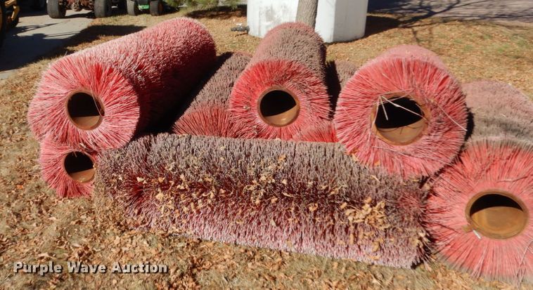 image for item HS9464 (9) 66"W brooms