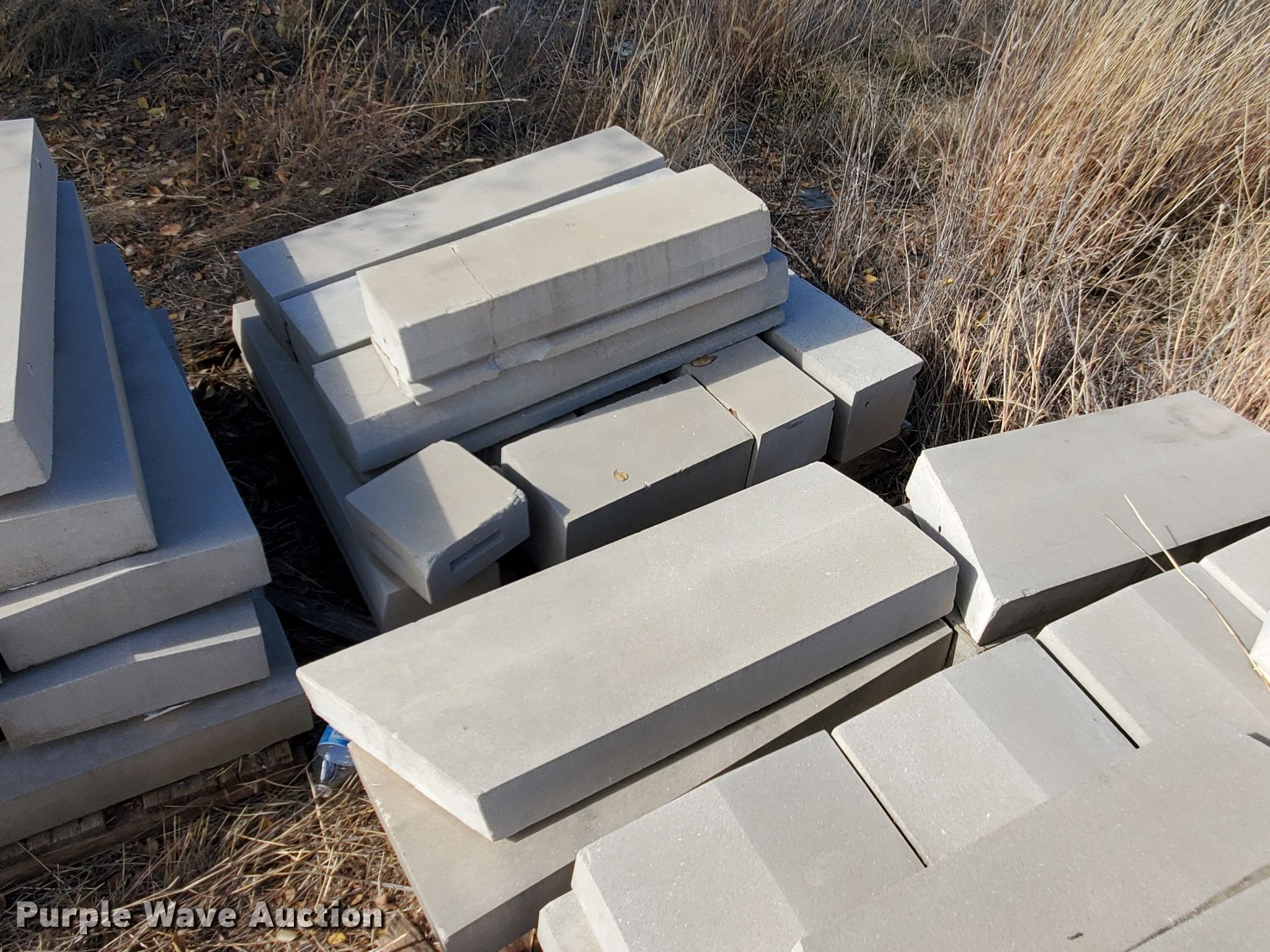 Concrete wall toppers in Dodge City, KS | Item HS9027 sold | Purple Wave