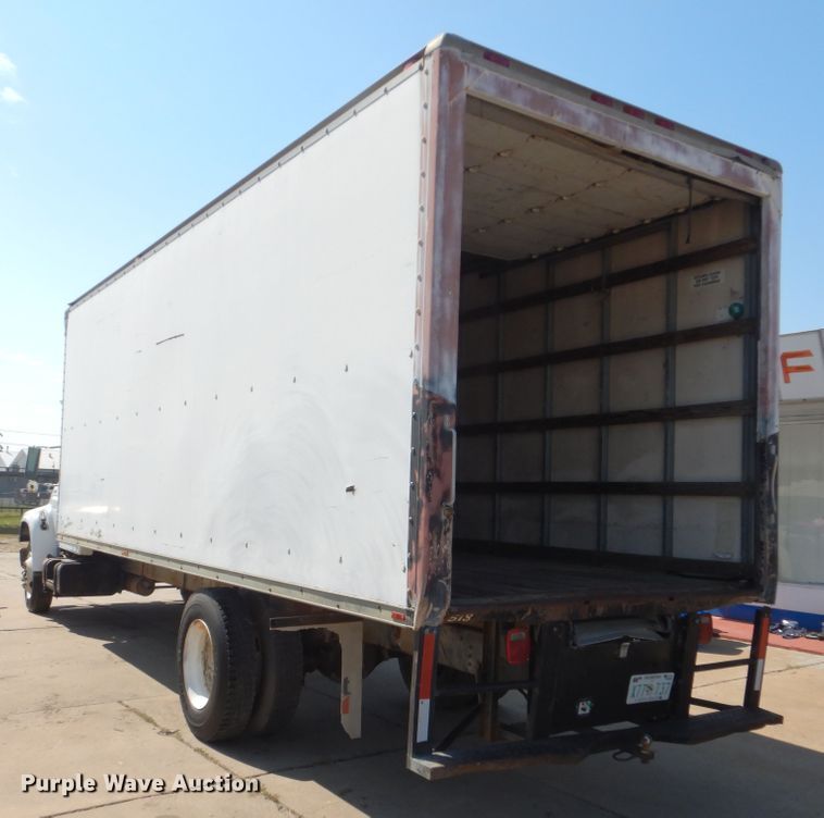 image for item AE9702 1998 Ford F700  box truck