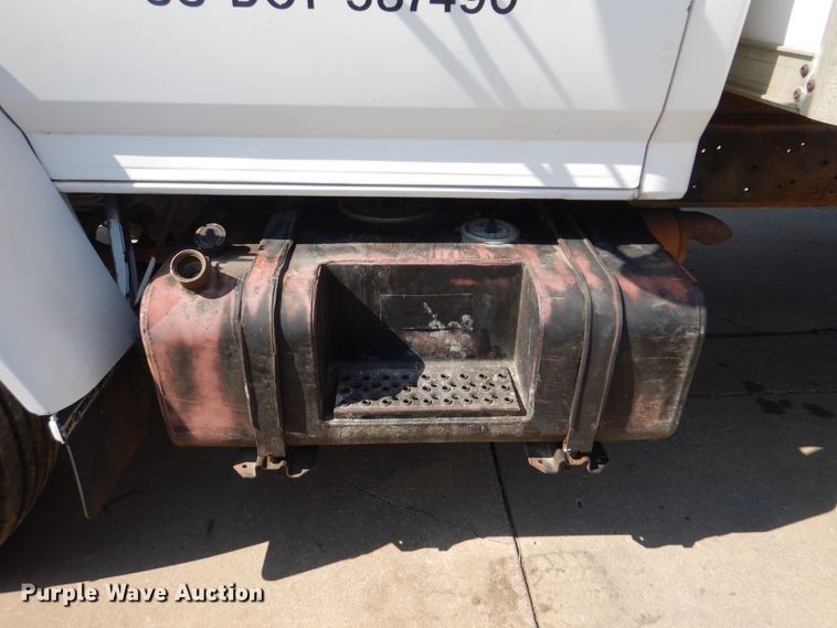 image for item AE9702 1998 Ford F700  box truck