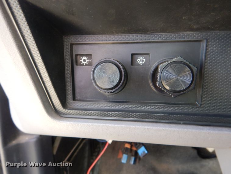 image for item AE9702 1998 Ford F700  box truck