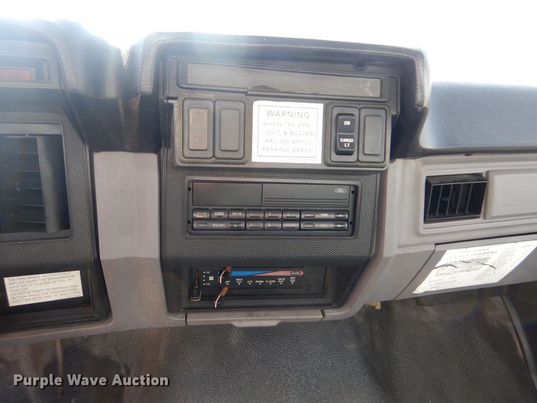 image for item AE9702 1998 Ford F700  box truck