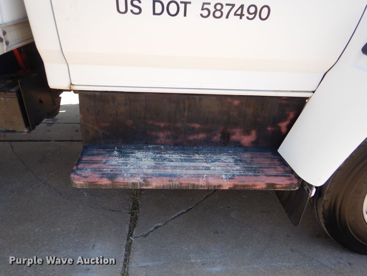 image for item AE9702 1998 Ford F700  box truck