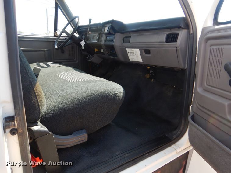 image for item AE9702 1998 Ford F700  box truck