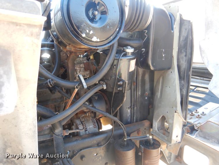 image for item AE9702 1998 Ford F700  box truck