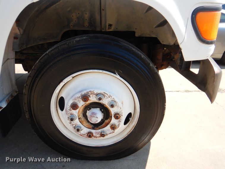 image for item AE9702 1998 Ford F700  box truck