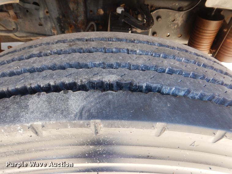 image for item AE9702 1998 Ford F700  box truck