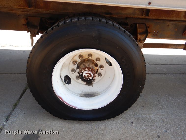 image for item AE9702 1998 Ford F700  box truck