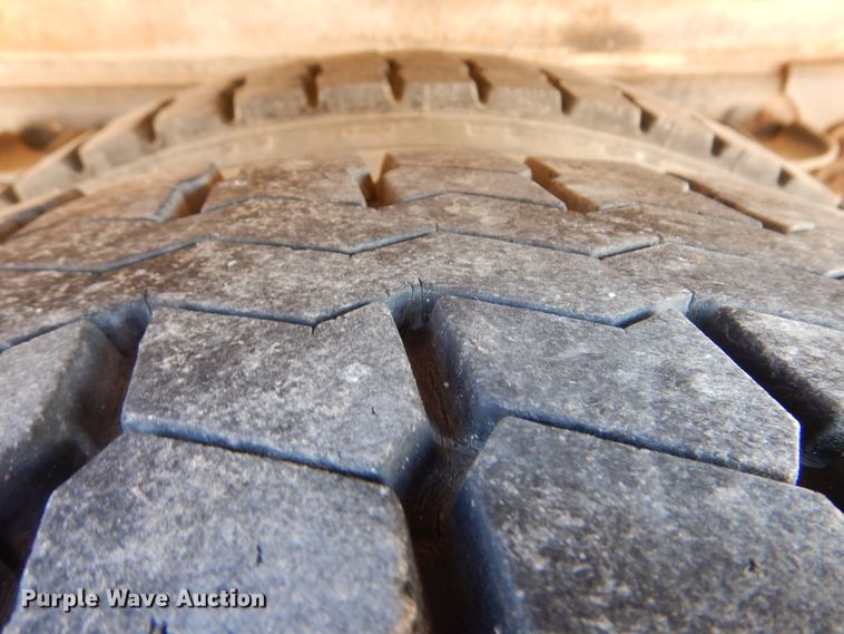 image for item AE9702 1998 Ford F700  box truck