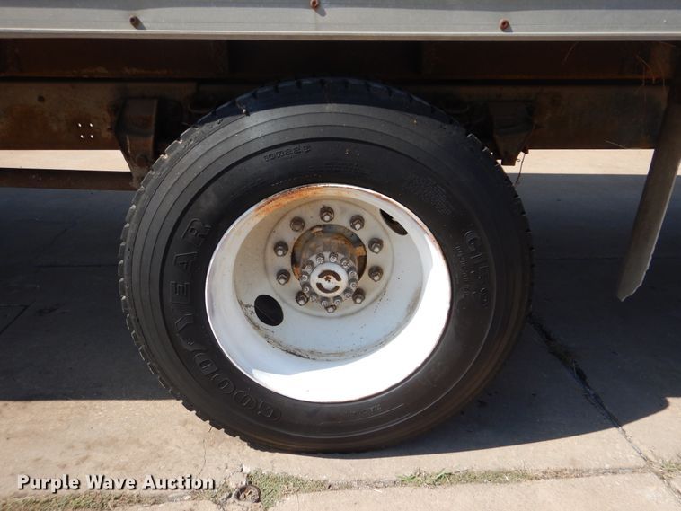 image for item AE9702 1998 Ford F700  box truck