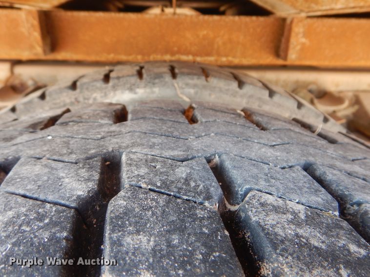 image for item AE9702 1998 Ford F700  box truck