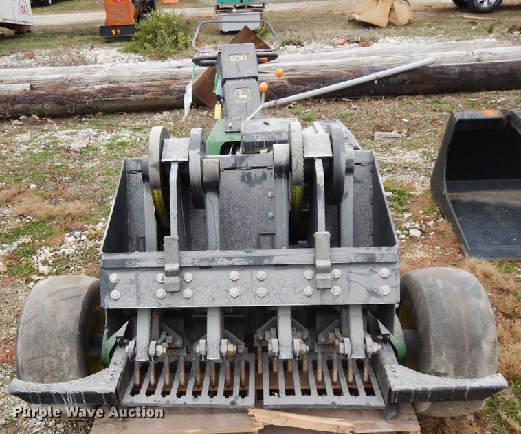 image for item DF6696 2007 John Deere 800 aerator