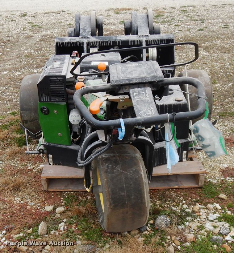 image for item DF6696 2007 John Deere 800 aerator