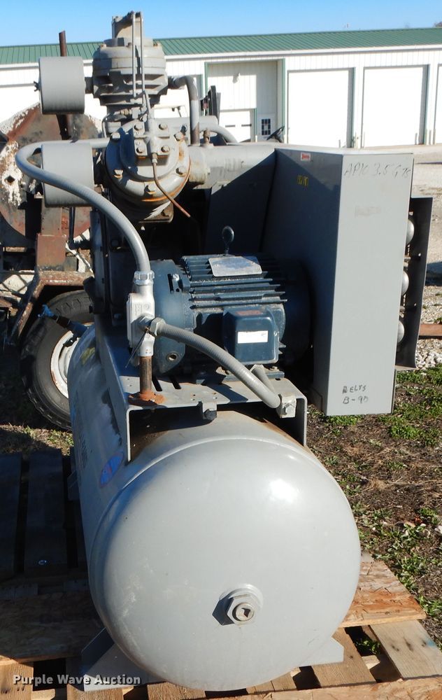 image for item DF6701 1990 Ingersoll Rand 10T3NLE10  air compressor