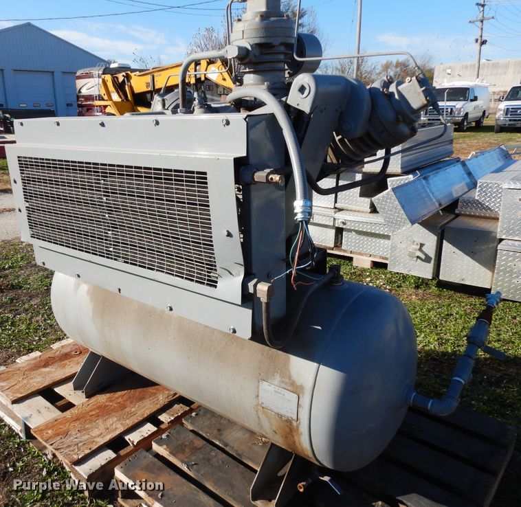 image for item DF6701 1990 Ingersoll Rand 10T3NLE10  air compressor
